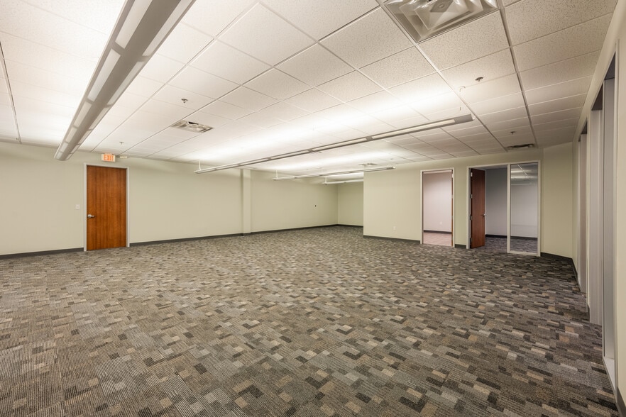 More Photos Of 5555 Northwest Pky, San Antonio Office For Lease