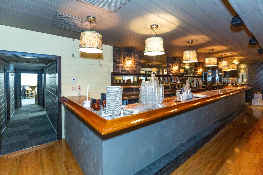 More Photos Of 332 Farnum Pike, Smithfield Restaurant For Sale