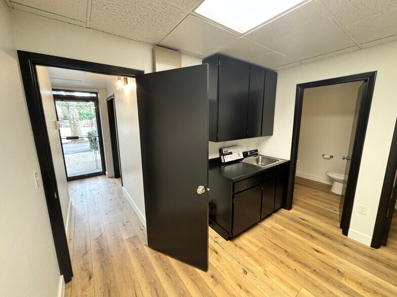 More Photos Of 2185 Liberty St NE, Salem Medical For Lease