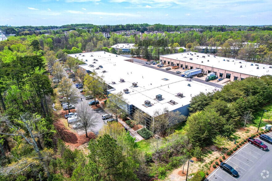 More Photos Of 9006 Perimeter Woods Dr, Charlotte Light Distribution For Lease