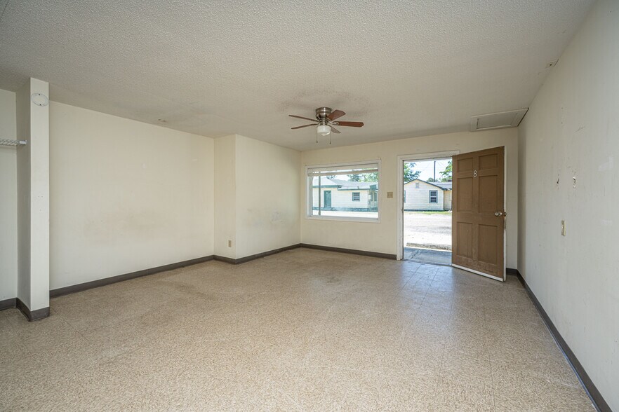 More Photos Of 1058 Edgewater Rd, Pineville Hotel For Sale