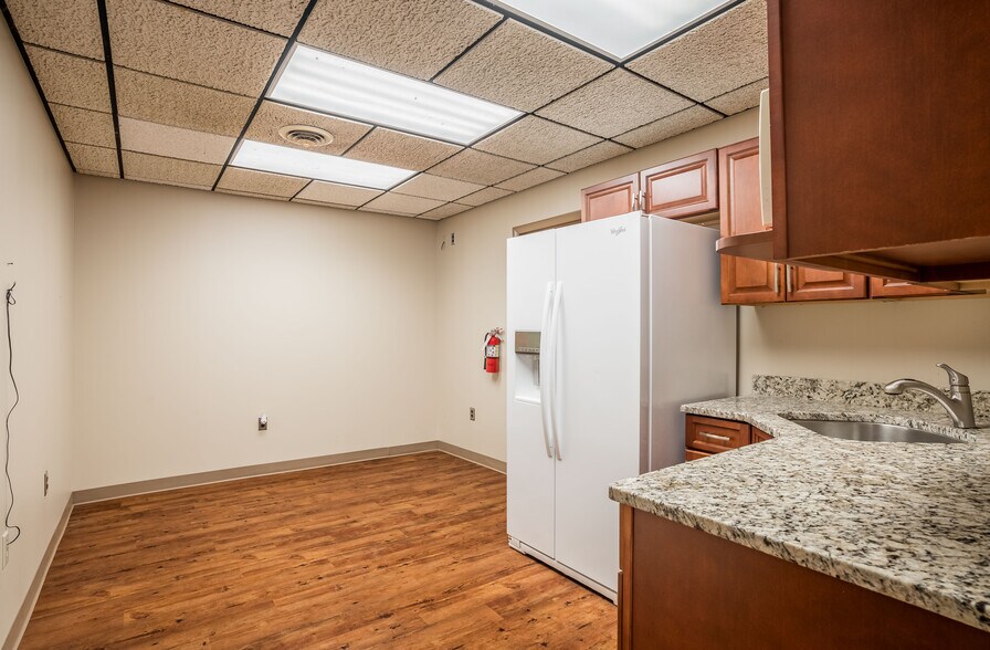 More Photos Of 212 W National Rd, Vandalia Office For Sale