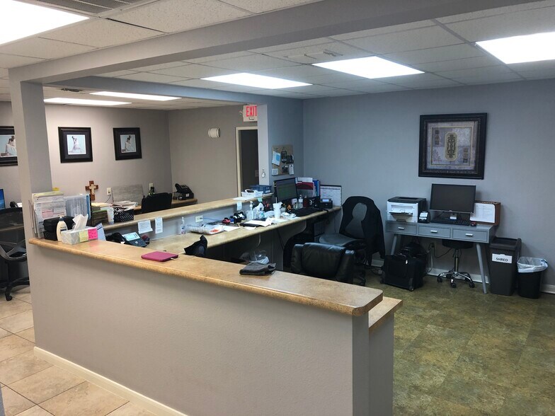 More Photos Of 493 S Seguin Ave, New Braunfels Medical For Lease