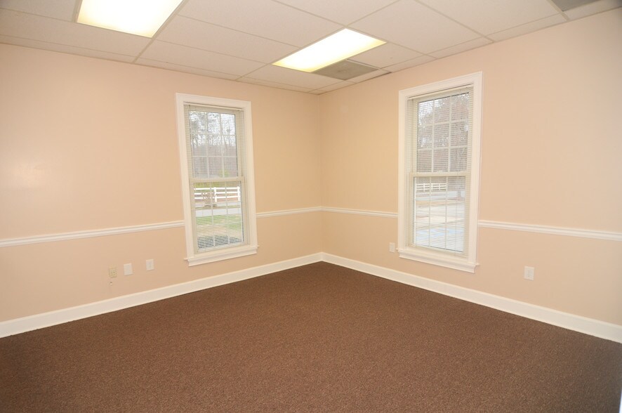 More Photos Of 103 Springfield Center Dr, Woodstock Office For Lease