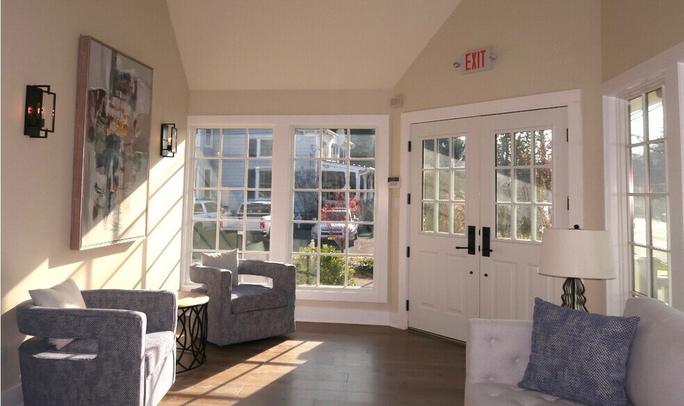 More Photos Of 189 South St, Oyster Bay Office For Lease