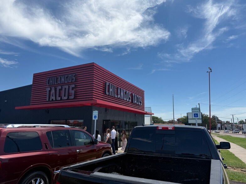 More Photos Of 3321 Walnut St, Garland Fast Food For Sale