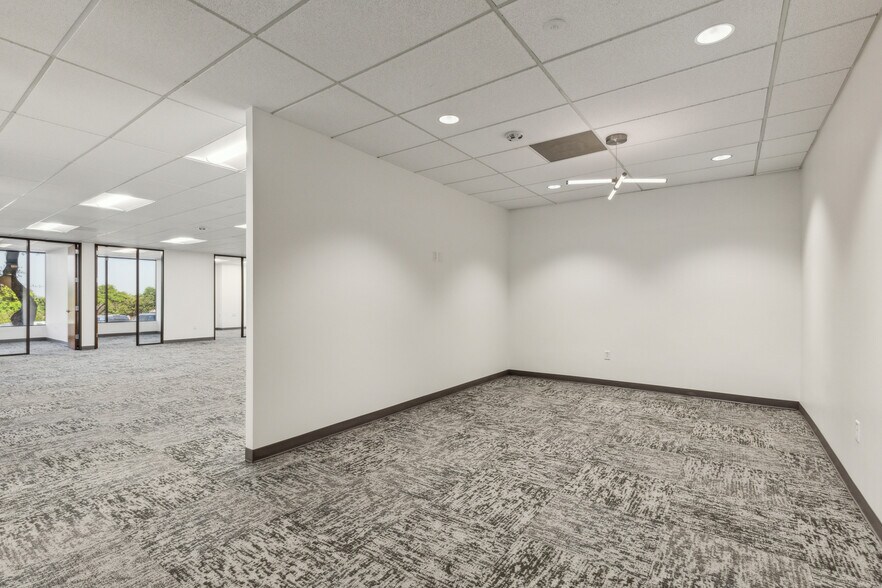 More Photos Of 2121 Midway Rd, Carrollton Office For Lease