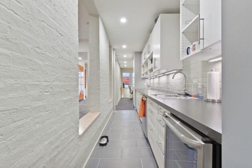 More Photos Of 1019 Cathedral St, Baltimore Office Residential For Sale