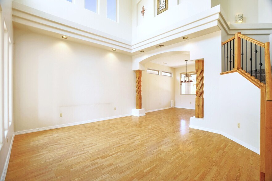 More Photos Of 4316 Beresford Ln Nw, Albuquerque Flex For Sale