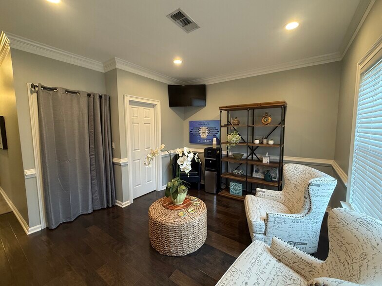 More Photos Of 4595 Towne Lake Pky, Woodstock Medical For Lease