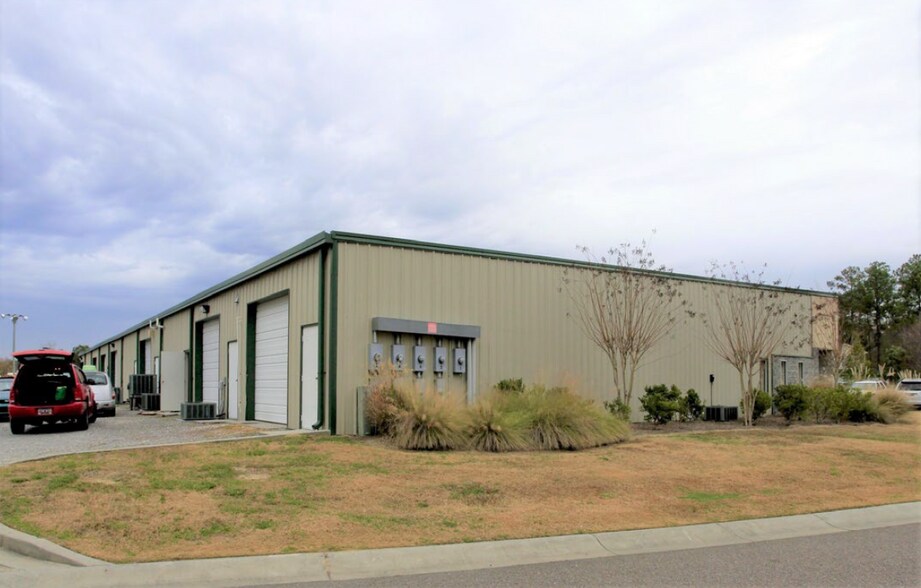 More Photos Of 102 Sangaree Park Ct, Summerville Flex For Lease