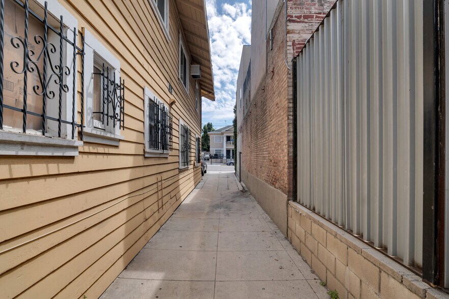 More Photos Of 2113 Venice Blvd, Los Angeles Apartments For Sale