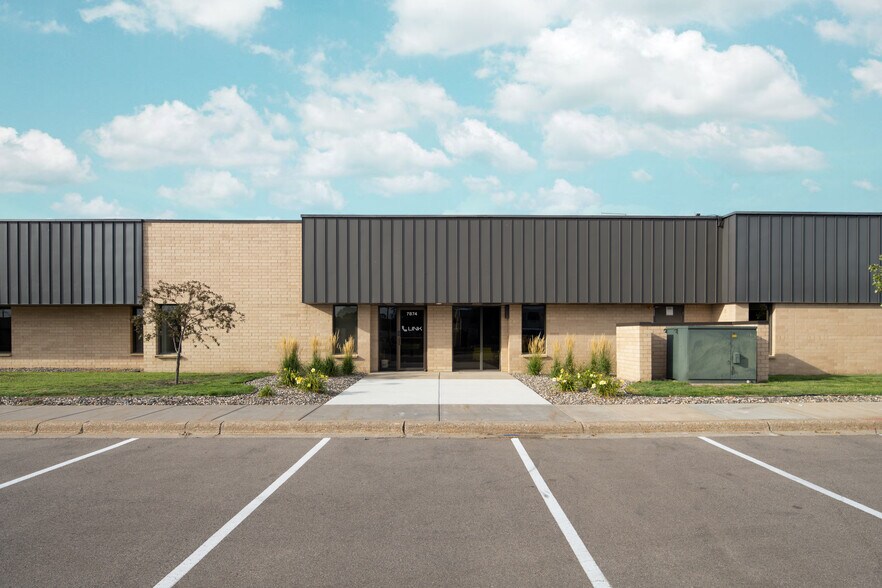 More Photos Of 7850-7890 12th Ave E, Bloomington Showroom For Lease