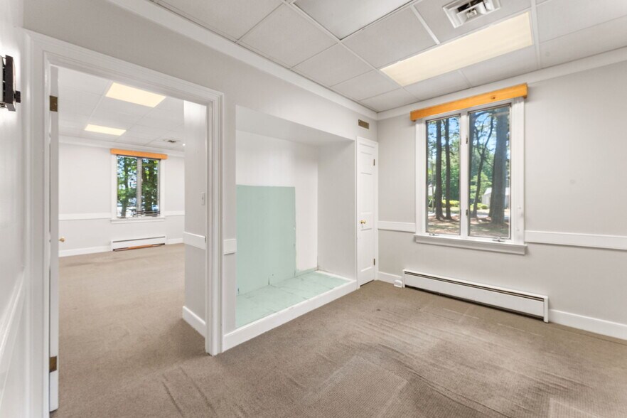 More Photos Of 678 Rappahannock Dr, White Stone Office For Sale