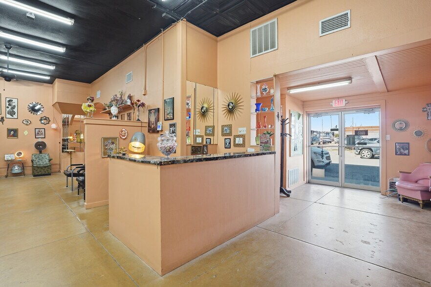 More Photos Of 401 S Main St, Cleburne Office For Sale