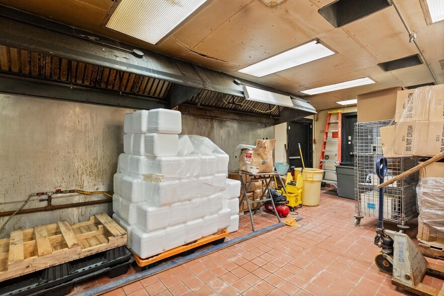 More Photos Of 6024 Cortez Blvd, Weeki Wachee General Retail For Sale