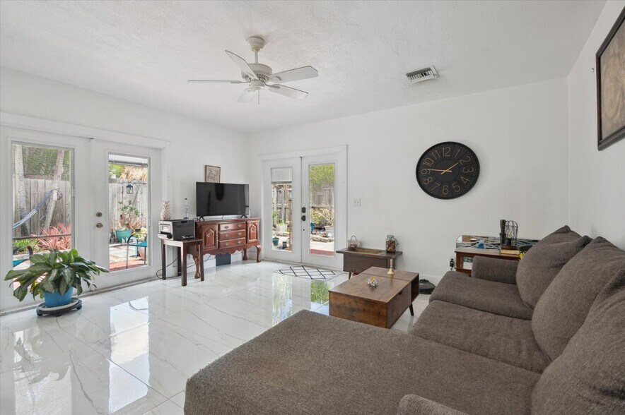 More Photos Of 1715 SW 21st St, Fort Lauderdale Multifamily For Sale