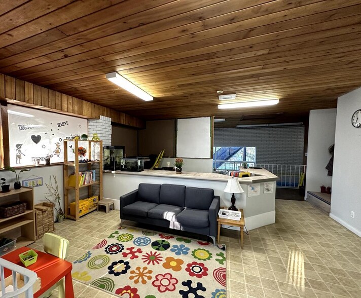 More Photos Of 83 Dunlop St, Richmond Hill Daycare Center For Sale