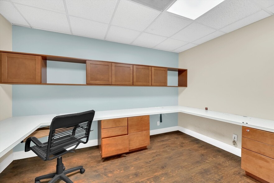 More Photos Of 224 NE 32nd Ct, Oakland Park Warehouse For Sale