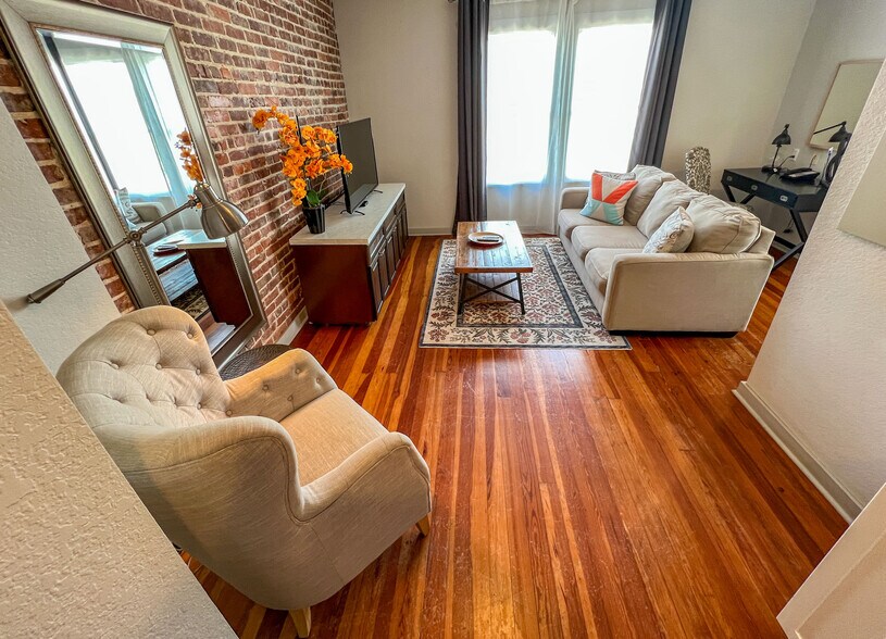 More Photos Of 215 S Woodland Blvd, Deland Hotel For Sale