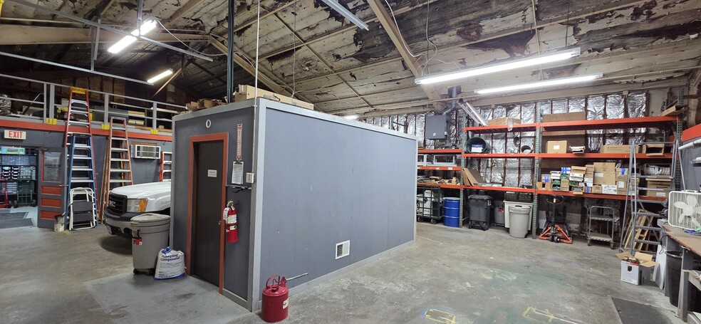More Photos Of 2431 E River Rd, Dayton Warehouse For Sale