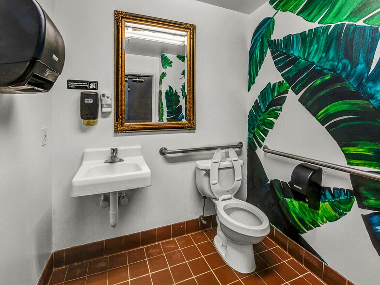 More Photos Of 5128 S 1900 W, Roy Restaurant For Sale