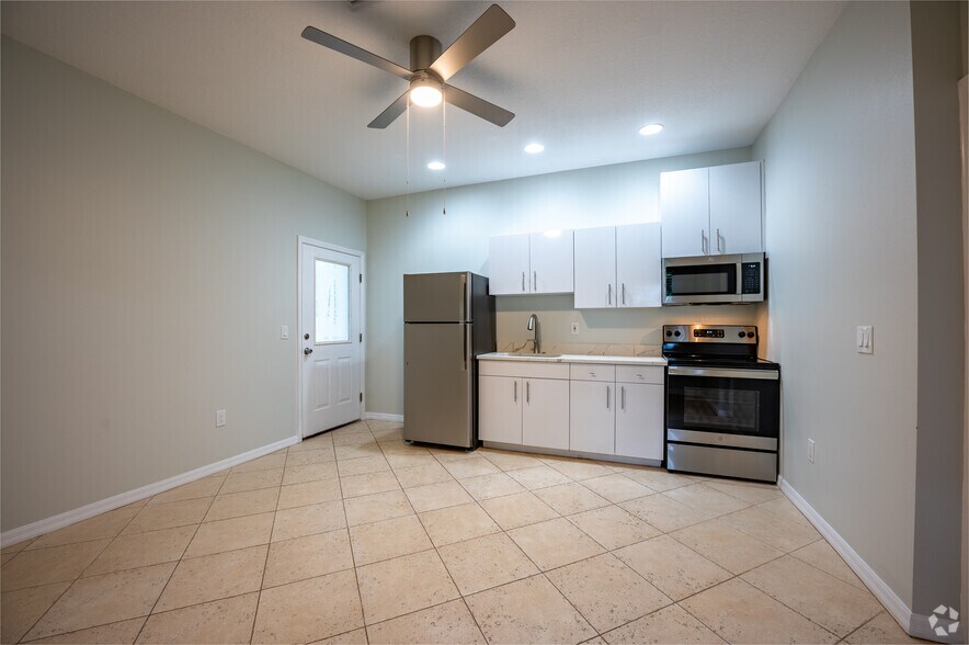 More Photos Of 1700-1704 Redwood St, Sarasota Apartments For Sale