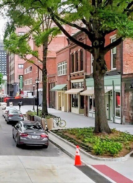 More Photos Of 98 SW Broad St, Atlanta Storefront For Lease