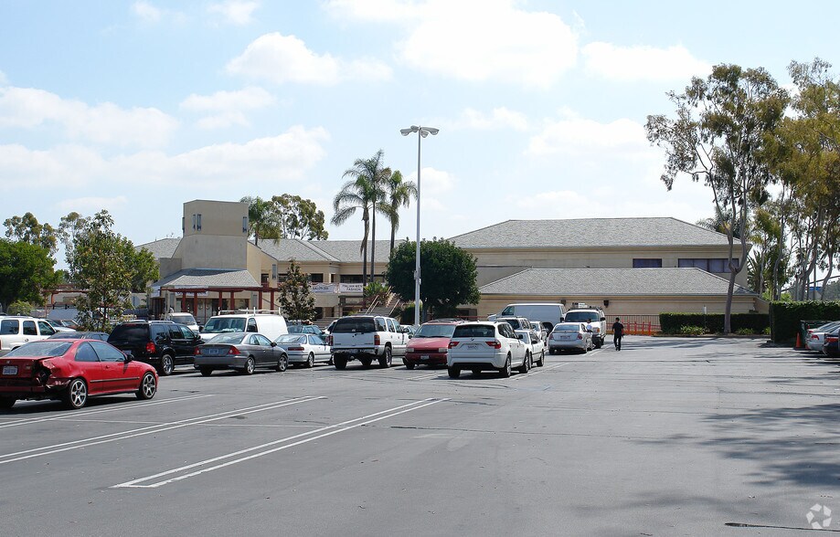 More Photos Of 3900-3940 S Bristol St, Santa Ana Unknown For Lease