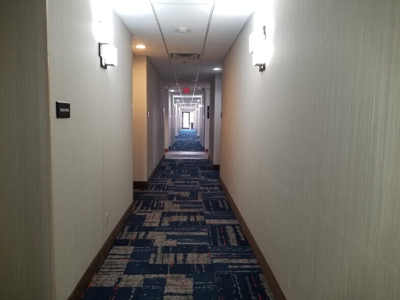 More Photos Of 7852 W Parkway Blvd, Tulsa Hotel For Sale