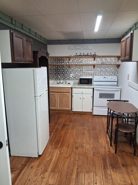 More Photos Of 108-110 E Main St, Florence Storefront Retail Residential For Lease