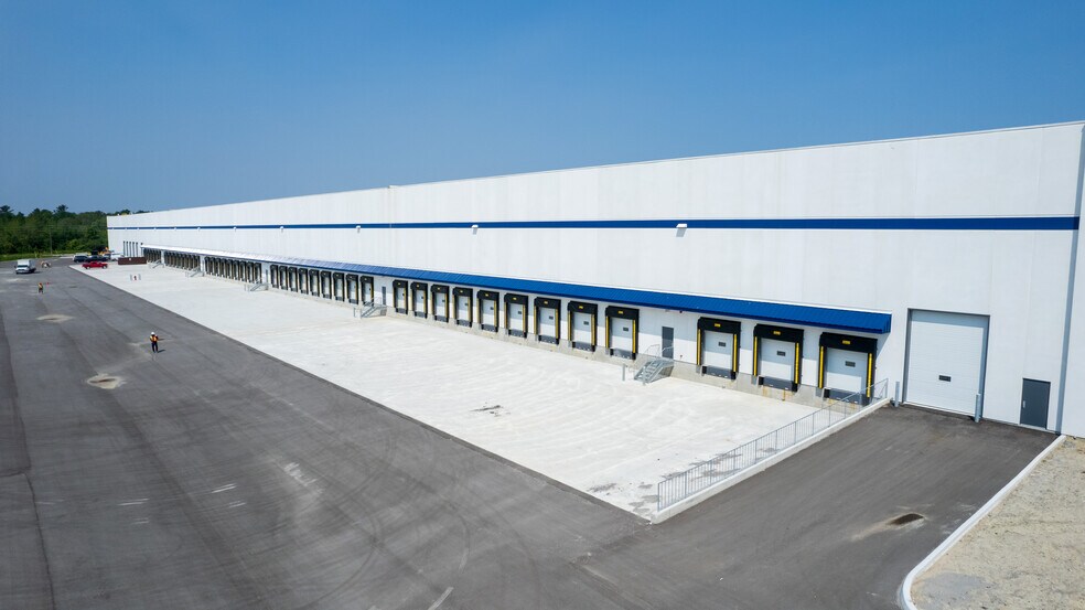 More Photos Of 1565 Thornton Rd N, Oshawa Distribution For Lease