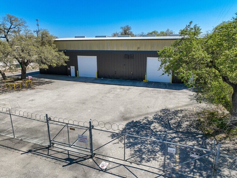 More Photos Of 15562 Capital Port Dr, San Antonio Warehouse For Lease