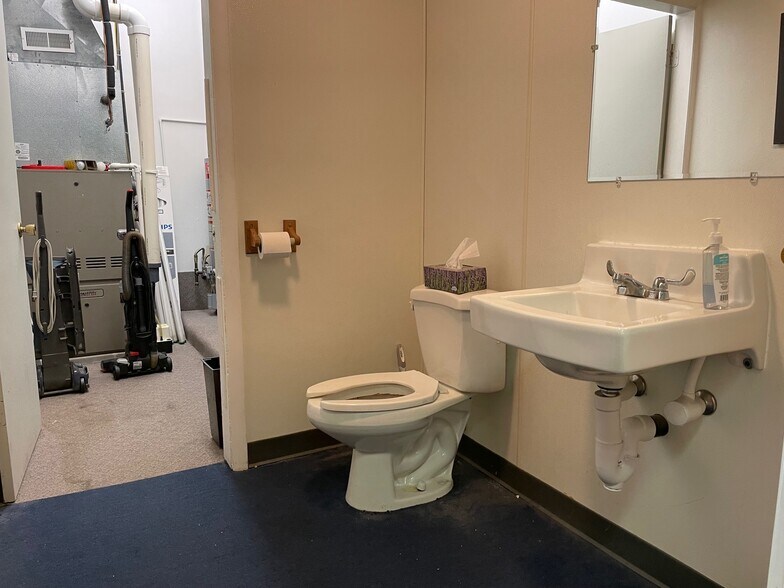 More Photos Of 1751 Lincoln Hwy, North Versailles Office For Lease