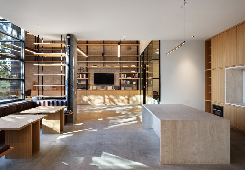 More Photos Of 743 Seward St, Los Angeles Office For Lease