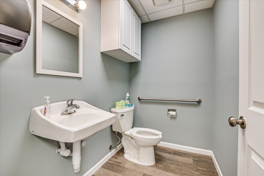More Photos Of 72 Highway 27, Edison Medical For Sale