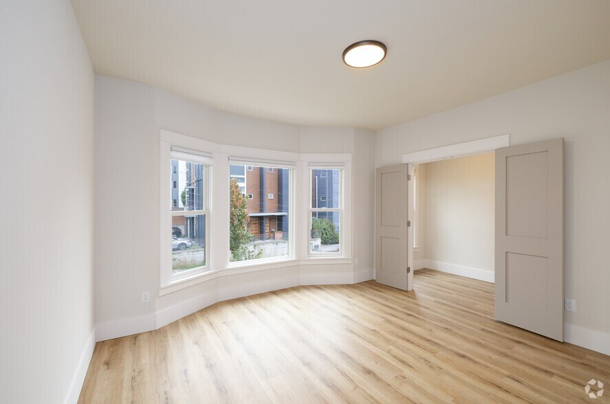 More Photos Of 2123 E James St, Seattle Apartments For Sale