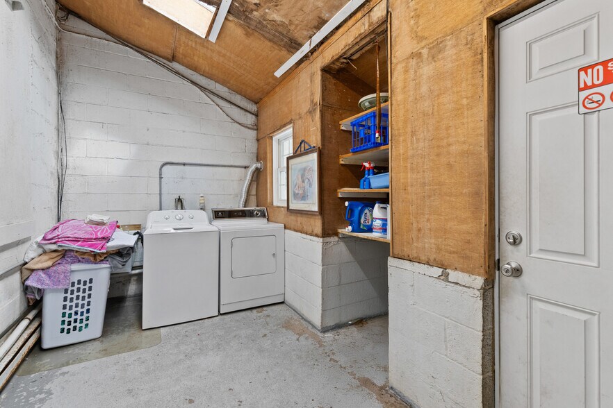 More Photos Of 5915 Belair Rd, Baltimore Veterinarian Kennel For Sale