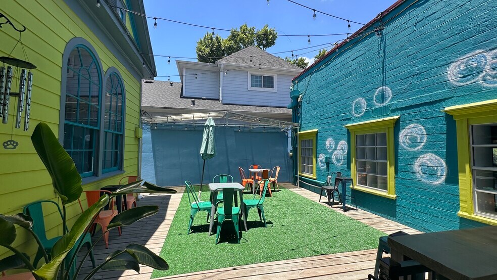 More Photos Of 508 Pecore St, Houston Freestanding For Lease