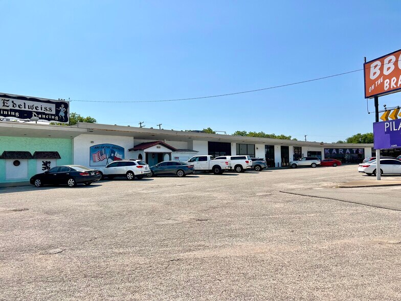 More Photos Of 7201 Camp Bowie Blvd, Fort Worth Freestanding For Lease