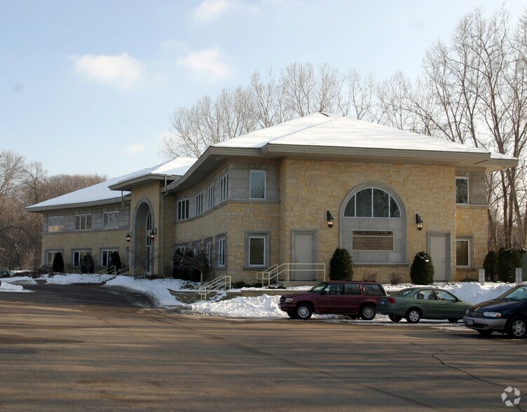 More Photos Of 12455 Ridgedale Dr, Minnetonka Office For Lease
