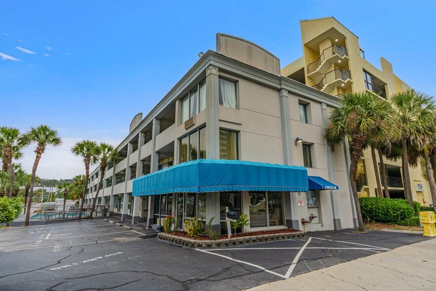 Primary Photo Of 806 S Ocean Blvd, Myrtle Beach Hotel For Sale