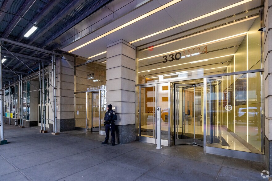 More Photos Of 330 W 34th St, New York Office For Lease