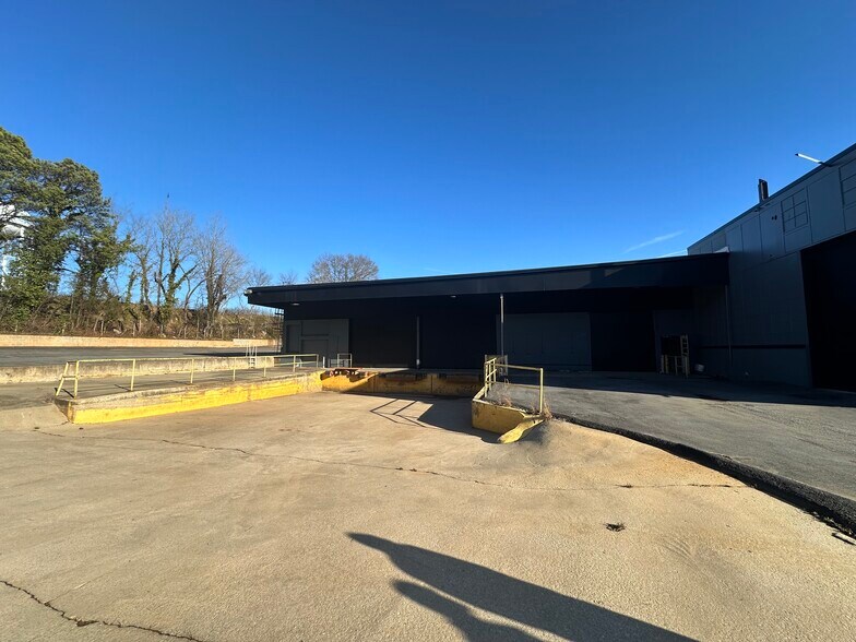 More Photos Of 1631 Willingham Dr, East Point Warehouse For Lease