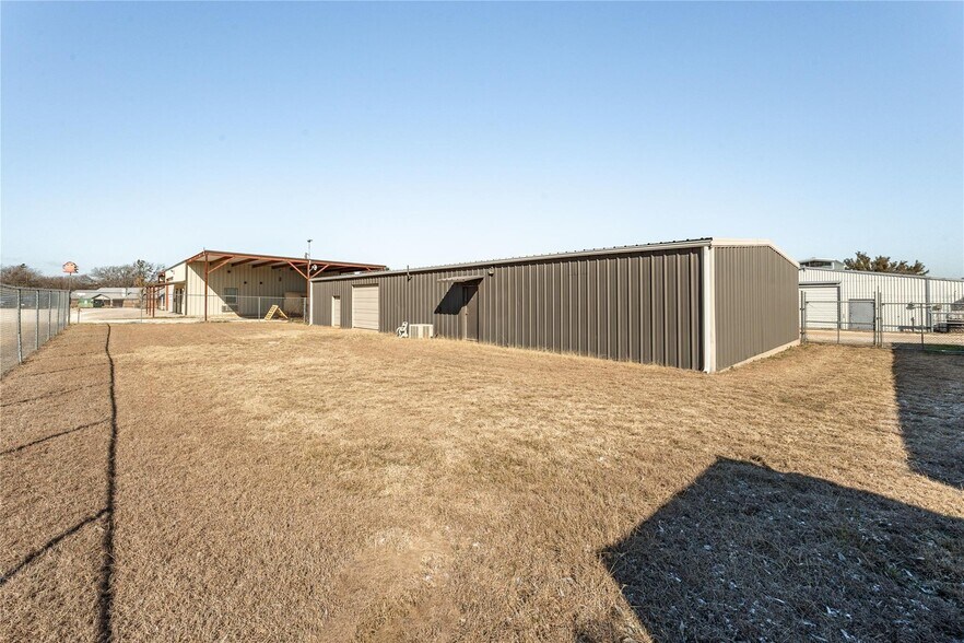 More Photos Of 1497 W Highway 67, Glen Rose Flex For Sale