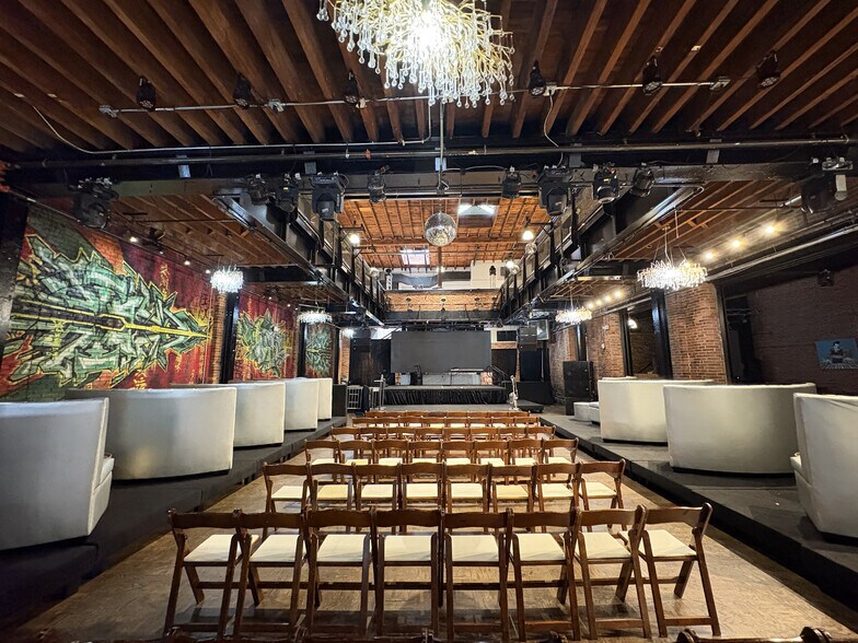 More Photos Of 316-318 Guilford Ave, Baltimore Bar For Sale