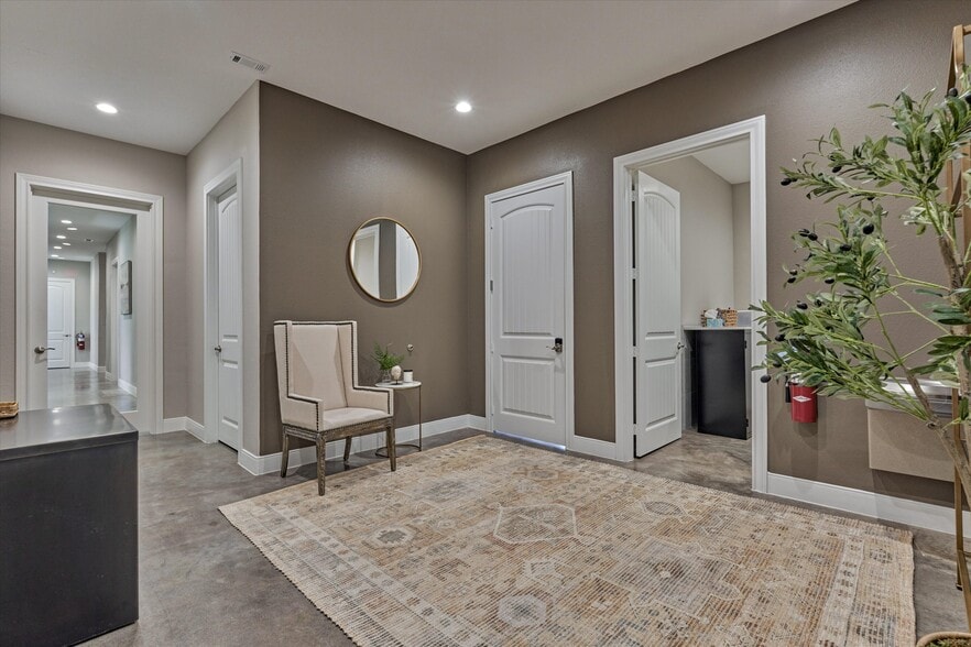 More Photos Of 1902 Longmire Road, Conroe Medical For Lease