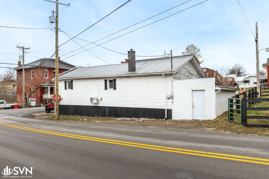 More Photos Of 211 Waco Loop Rd, Waco Freestanding For Sale