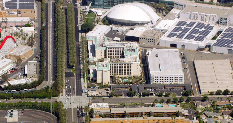 More Photos Of 1020 W Katella Ave, Anaheim Hotel For Lease