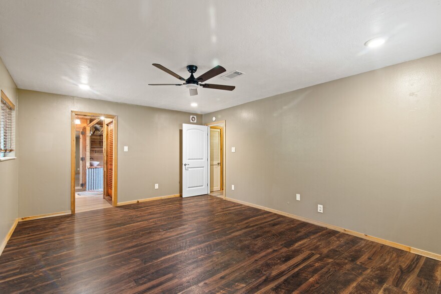 More Photos Of 18222 W FM 1097 Rd, Montgomery Flex For Lease